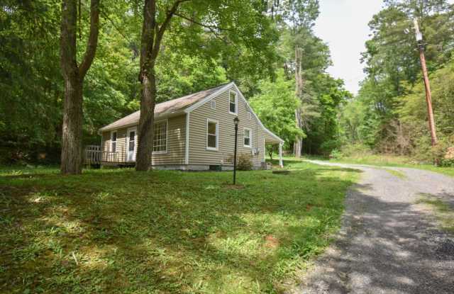 Two Bedroom Home with Driveway & more! photos photos Two Bedroom Home with Driveway & more! photos photos
