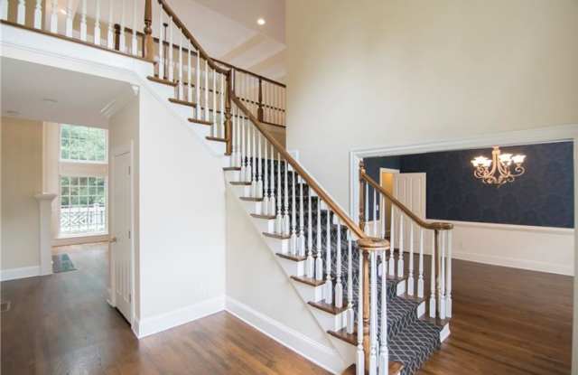 825 Springside Court Ne Gallery 2