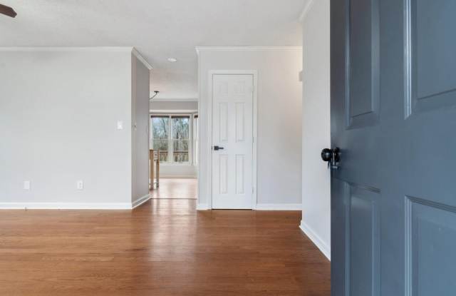 406 S Brookside Court Gallery 2
