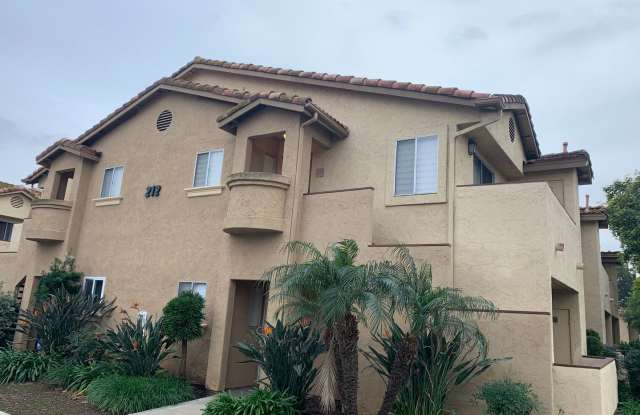 Convenient location!! Upper 1 bedroom close to all! photos photos
