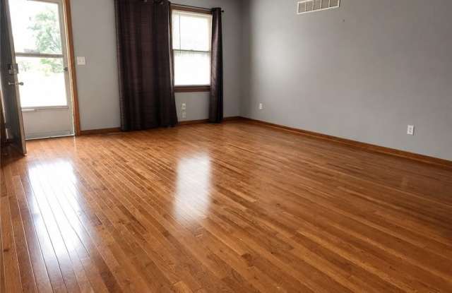 227 E Colleen Drive Gallery 2
