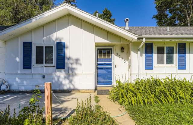 Charming Updated Ranch in University Hills! - 3270 South Flamingo Way, Denver, CO 80222