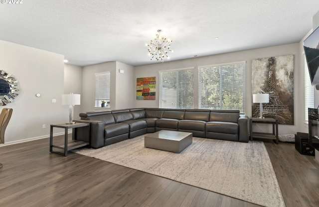 16760 Southeast Fox Glen Court Gallery 4