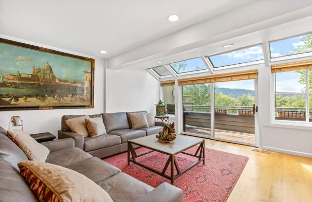 100 N 8th Street unit: 29 photos photos