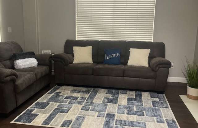 Cozy 3 bedroom 2.5 bath home Available Now! Gallery 4