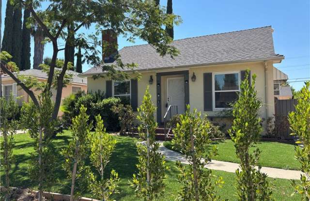 5071 Enfield Avenue photos photos
