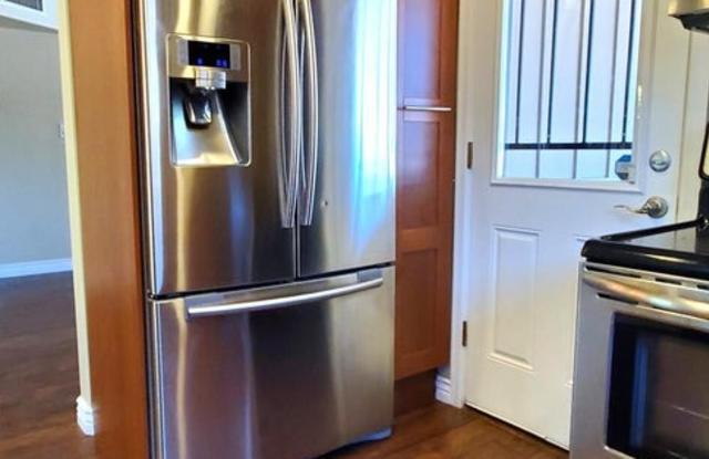 3302 East Pinchot Avenue - 10 Gallery 2