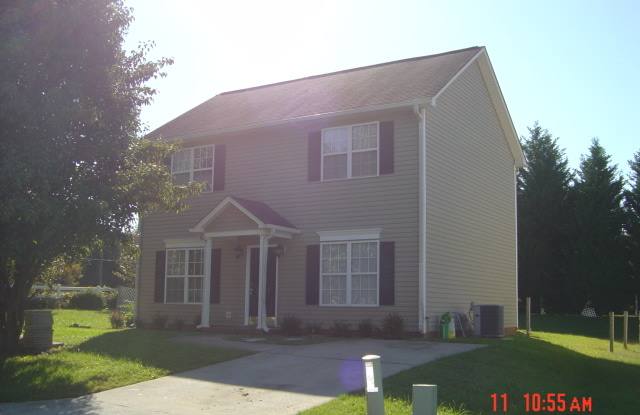 3 BR House convenient to Hwy 29 photos photos