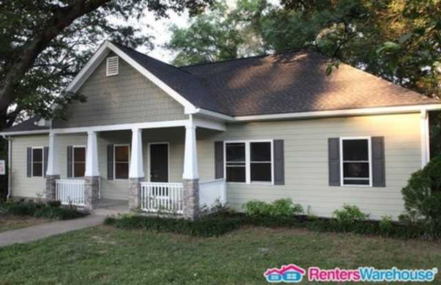 3597 Lakeshore Drive South West Gallery 2