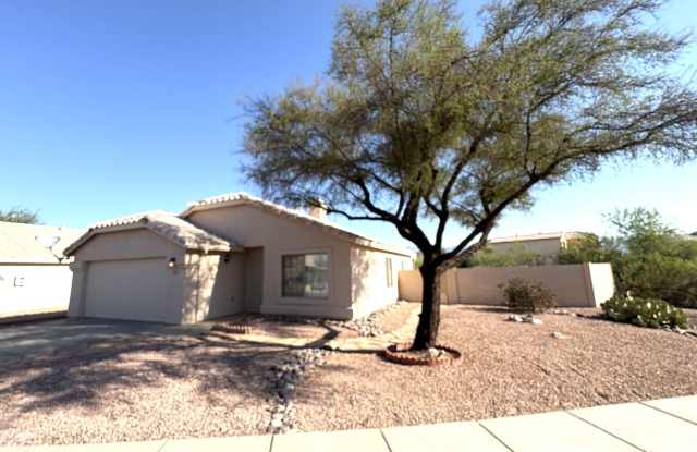 Convenient Tucson Eastside Home backs to open desert pet friendly photos photos