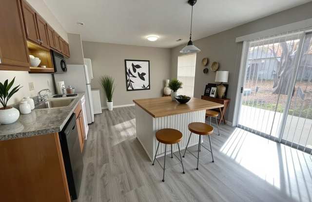 Nice 1 Bedroom 1 Bath Unfurnished Condo Recently Renovated - ASK About Our Move IN Special photos photos