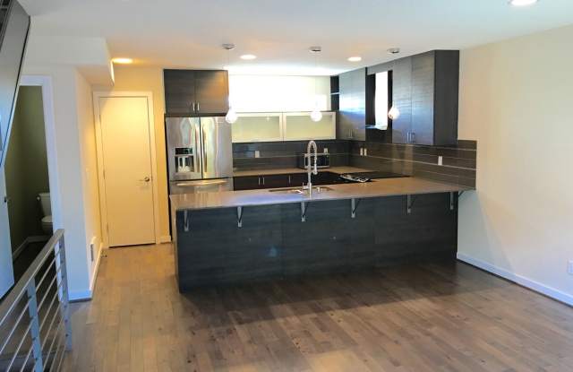Three Bedroom Fremont Townhouse waiting for you! - 623 North 48th Street, Seattle, WA 98103