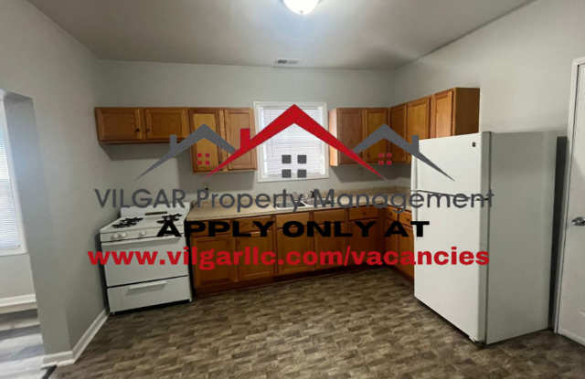 Fall Feature! Super attractive 2 bedroom, 1 bath home in Hammond, IN - 4510 Pine Avenue, Hammond, IN 46327