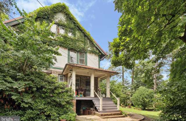 2814 MIDVALE Avenue Gallery 1