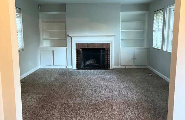 4 Bedroom Home- Just outside HAAF Gallery 4
