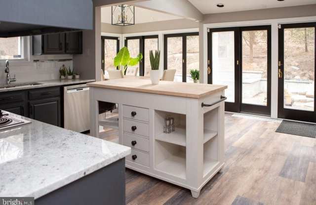 15841 YORK ROAD photos photos