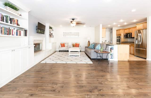 8324 E VIA DE LAS FLORES -- E Gallery 4