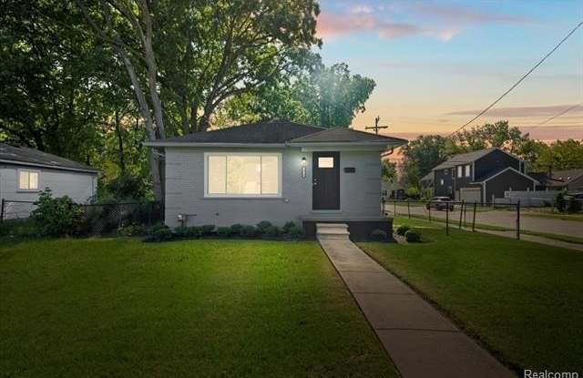 4014 Greenfield Road Gallery 1