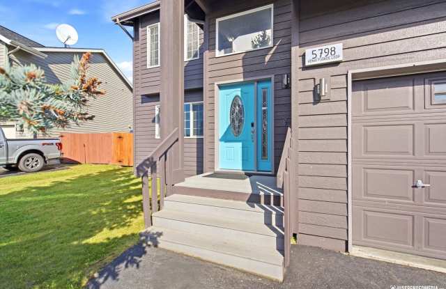 Modern 4-Bedroom Home in West Park with Fenced Yard Gallery 3