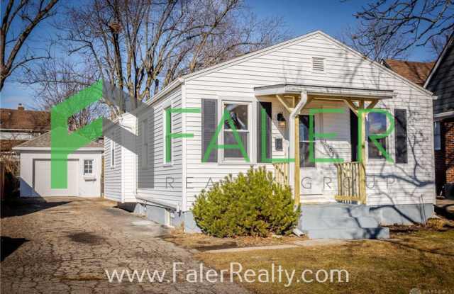 Adorable 2-Bedroom Bungalow photos photos