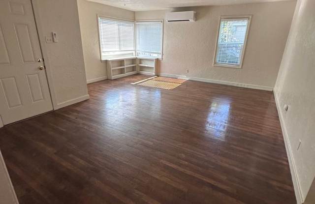 Downtown Duplex with One Car Garage and Fenced Backyard Gallery 4