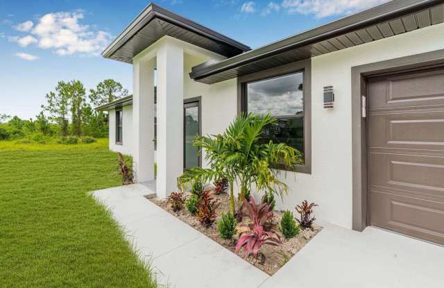 Single family for rent in Lehigh Acres zip code 33972. 3bed/2baths.Rapid approval. photos photos