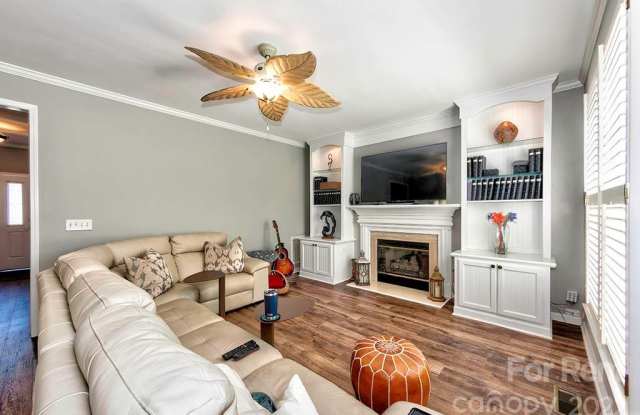 16712 Hampton Crossing Drive Gallery 4