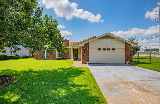 ***1813 Crouch Street*** photos photos