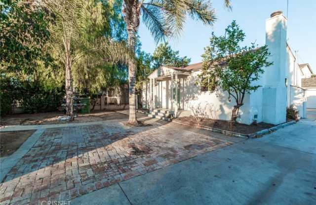 7542 Lindley Avenue Gallery 3