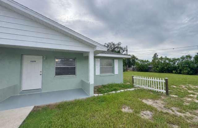 2555 Elm Ave photos photos