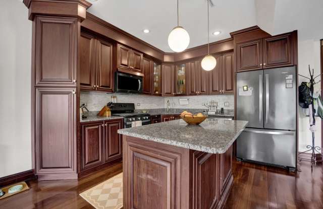 3106 W Lyndale Street Gallery 3