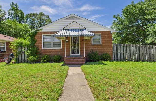 Cozy, 3 Bedroom Brick Cape in Fulton Hill Available NOW! photos photos
