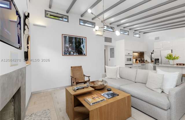 8250 NE 8th Ct Gallery 4