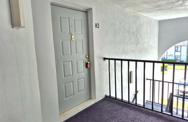 1344 Pine Ridge Circle E Gallery 4