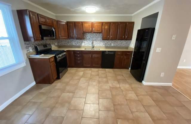 434 Linden Street, Apt. #2 - 434 Linden Street, Fall River, MA 02720