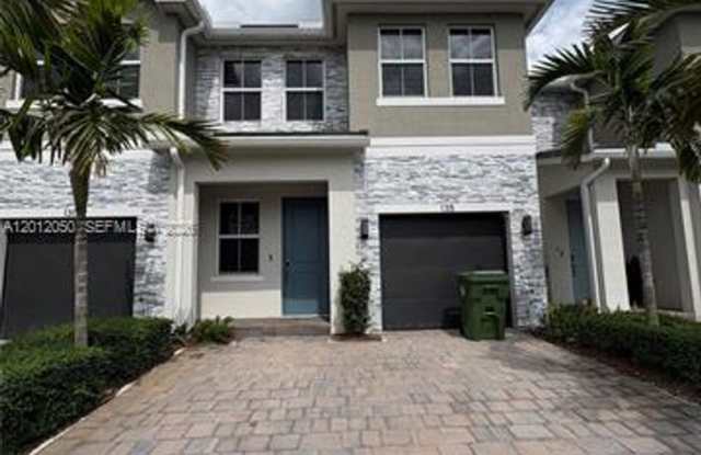 135 SW 171st Ln, PEMBROKE PINES, FL 33027 photos photos