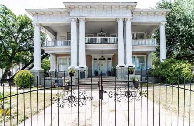 407 North Moody Street - 1 photos photos