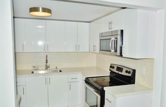 4770 NW 10th Court unit: 312 photos photos