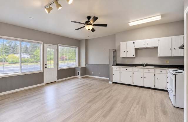 1 bed 1 bath Apartment with yard Gallery 4