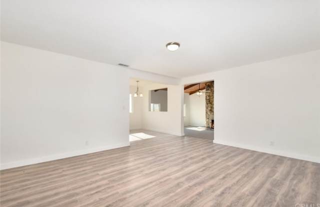 5692 Lime Avenue Gallery 3