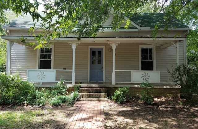 202 Maple Ave Apt A Gallery 1