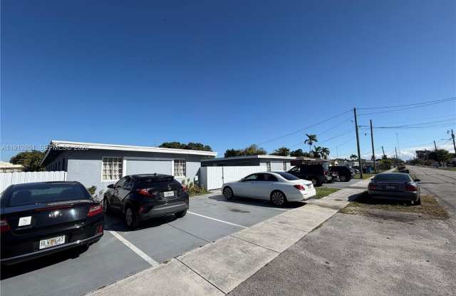 5511 SW 20th St photos photos