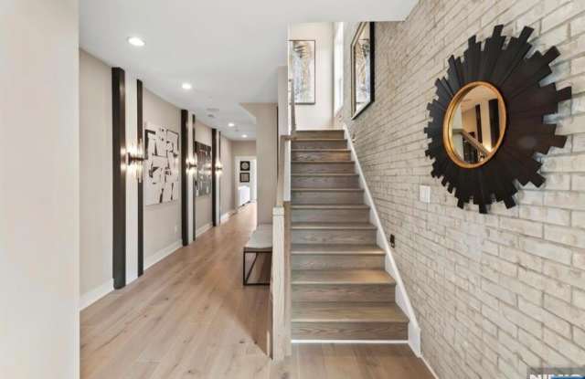 8 Cinnamon Drive Gallery 3