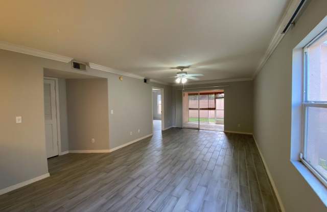 ANNUAL RENTAL - 2 BED/2BATH CONDO - THE MANOR AT MORTON GROVE Gallery 3
