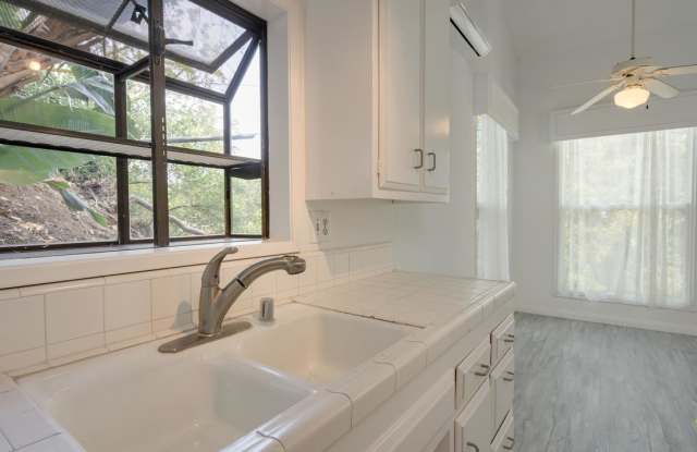 8859 LOOKOUT MOUNTAIN Avenue Gallery 4