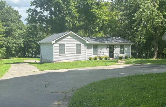 FOR LEASE- 2 BED, 1 BATH HOME THAT BACKS UP TO THE CUMBERLAND RIVER photos photos