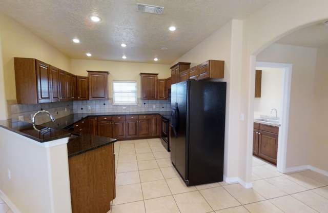 1374 Oakwood - 3bed 2 bath home Gallery 1