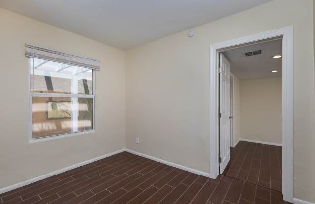 1646 East Indianola Avenue - 1 Gallery 3