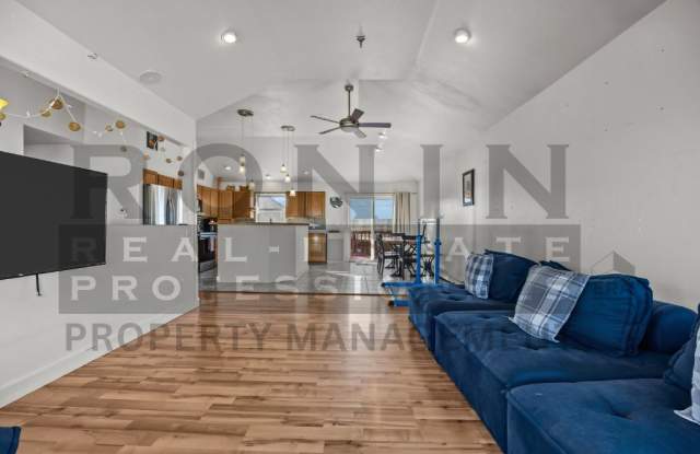 597 North Grandeur Court Gallery 4
