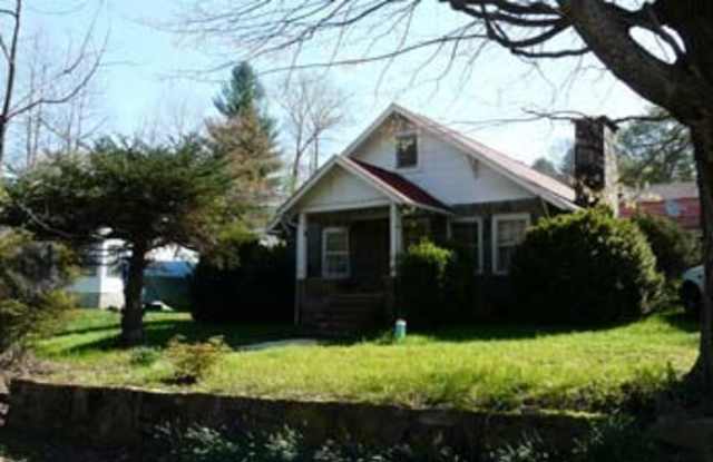 Nice 4 Bedroom Two Story Rock House near Lowes in Sylva available for year long lease beginning 10/1/25 Gallery 3